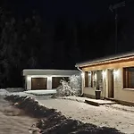 Ferienhaus Arctic Forest Hide - Nature, Sauna & Silence *