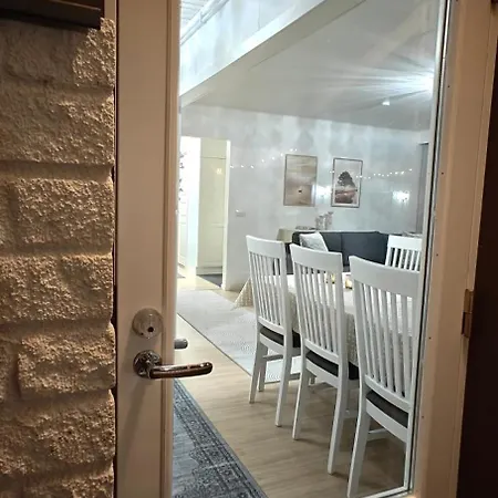 Arctic Forest Hide - Nature, Sauna & Silence